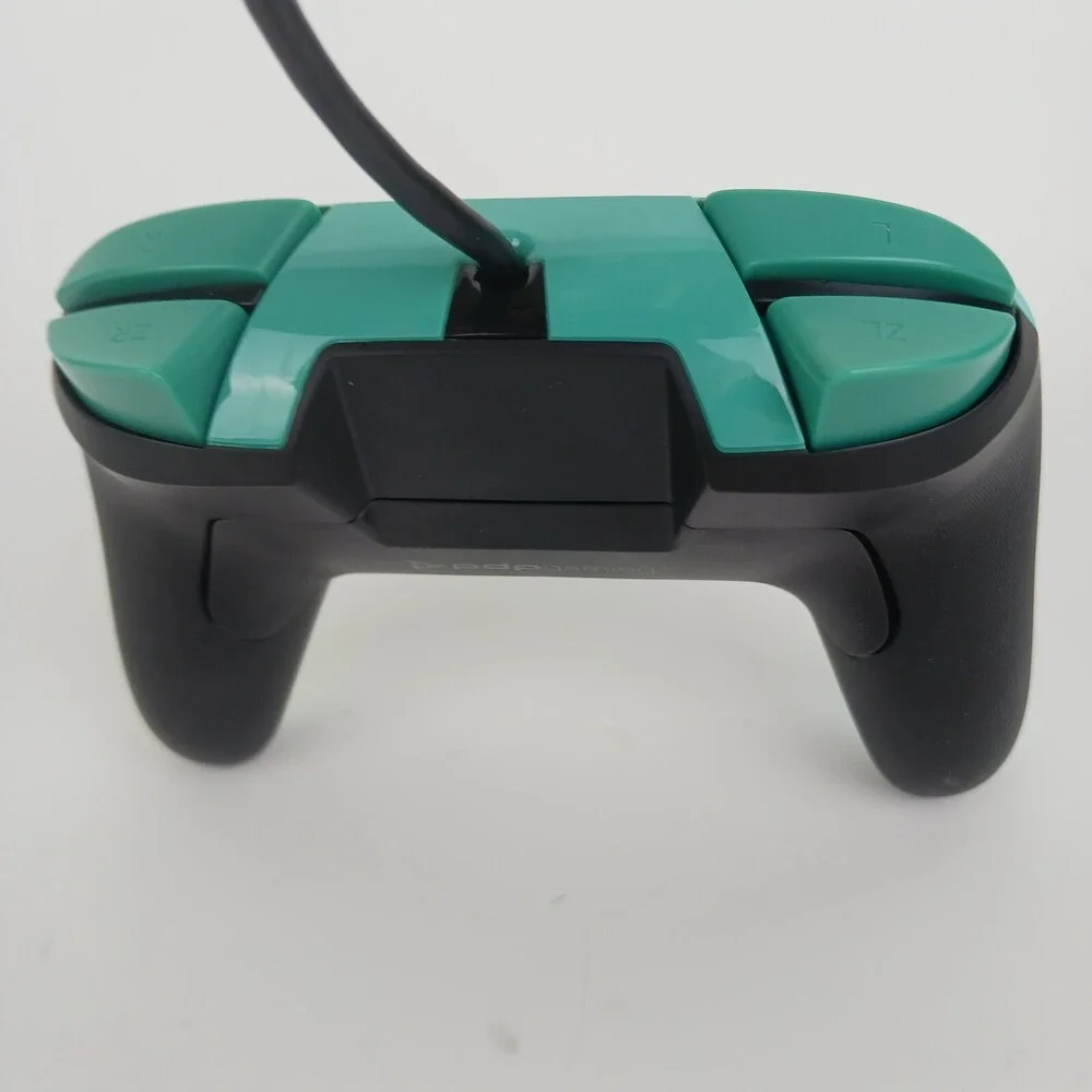 PDP Faceoff Deluxe + Audio Wired Controller For Nintendo Switch Multicolor